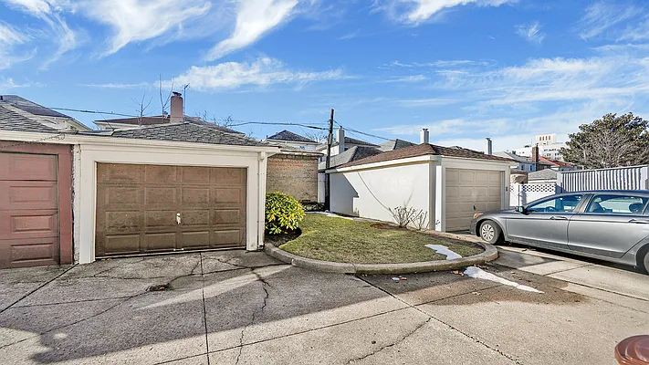 Sold by Remax Real Estate Professionals | media 4