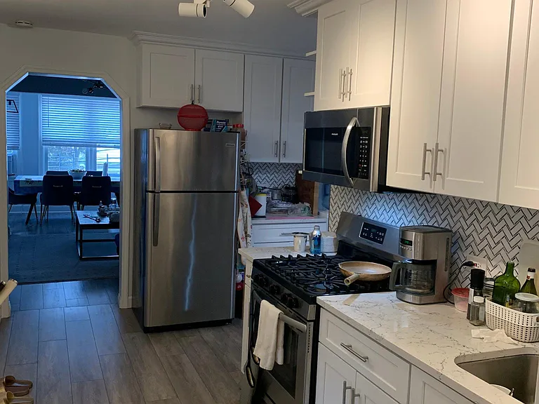 98 Colin St #1S — Photo 3