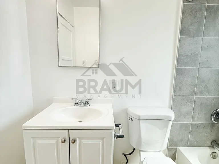 15550 Vanowen St — Photo 26