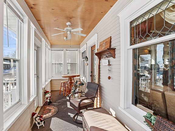 3rd image of 128 School St