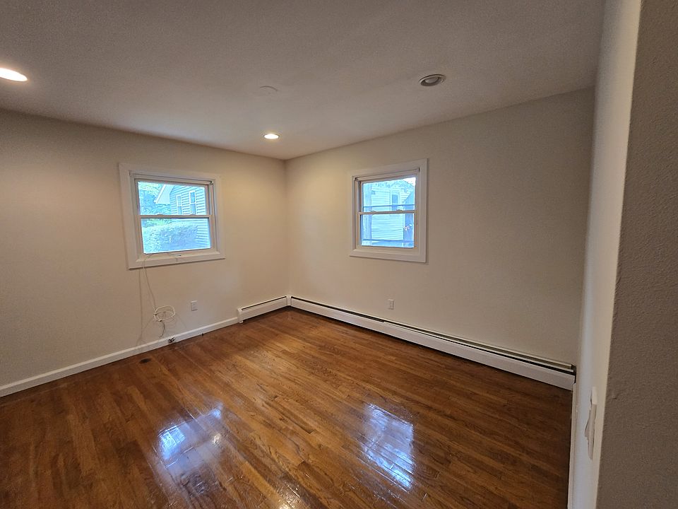 1st image of 239 Lakeshore Dr #5
