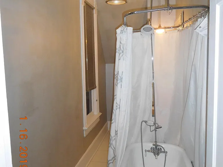 1340 Hunter Ave — Photo 17