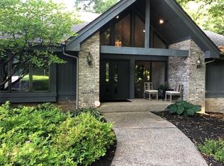 5117 Regents Park Rd, Rockford, IL 61107