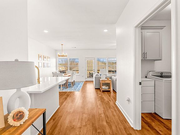 3rd image of 4 Concord Rd