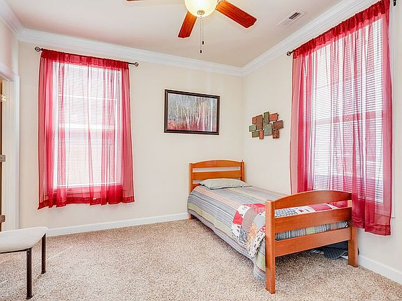 5th image of 1020 Manzanita Dr