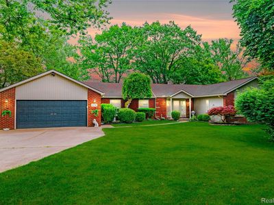 21781 Thorofare Rd, Grosse Ile, MI, 48138