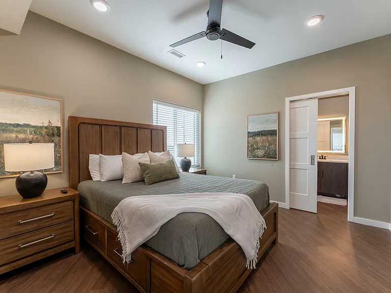 1364 E Battlefield Rd — Photo 187