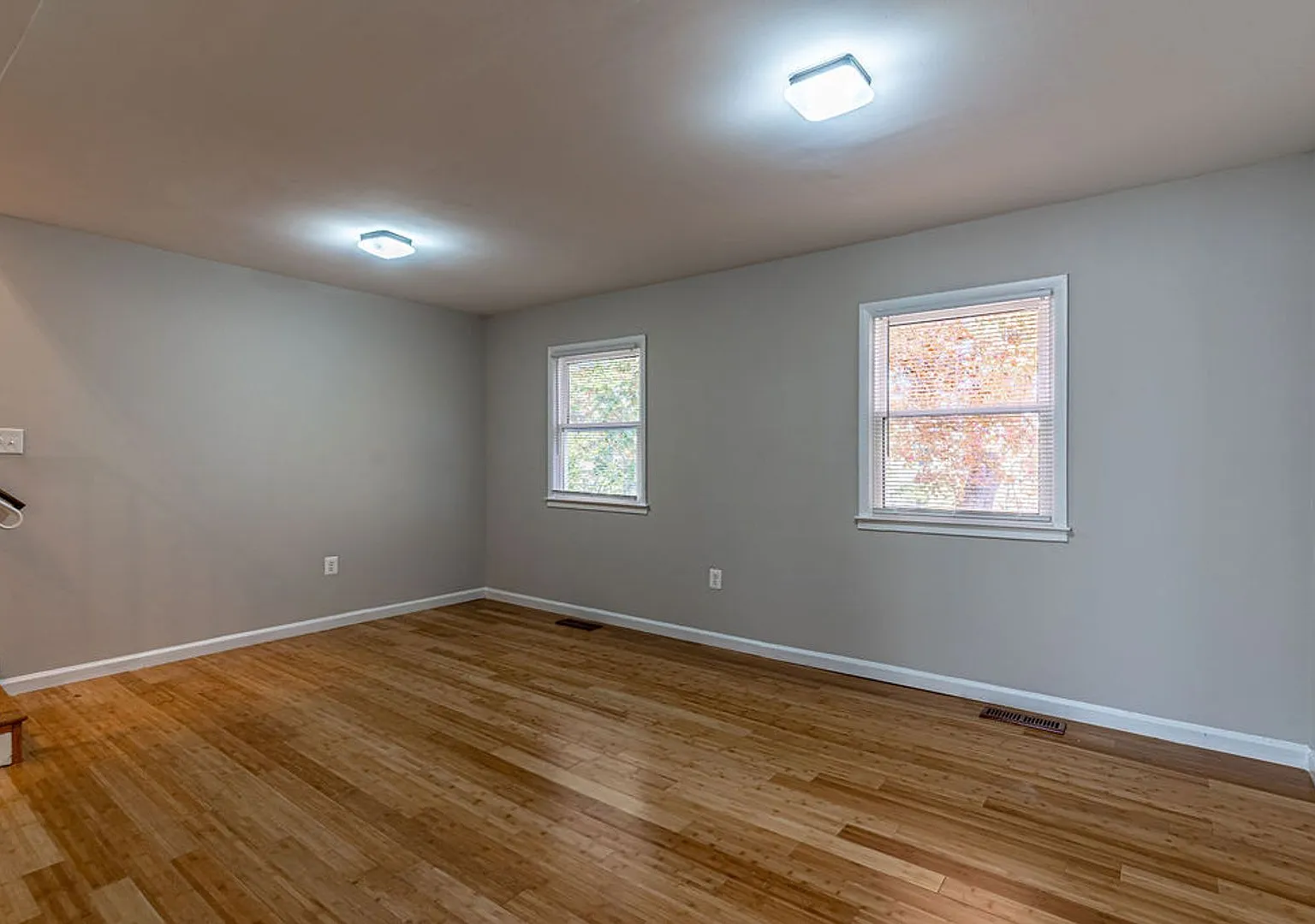 Beautiful 3-Level Townhome with Hardwood Floors & Fenced Yard — Photo 4