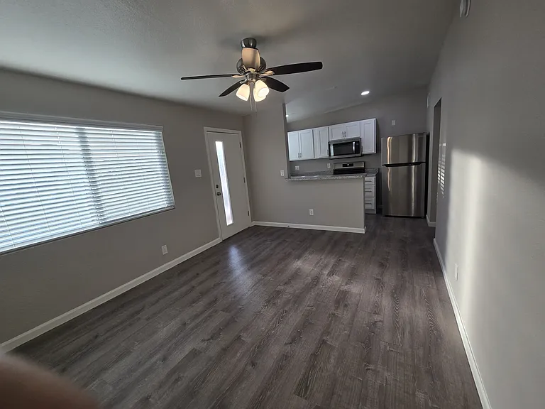 1211 E Kaler Dr — Photo 5