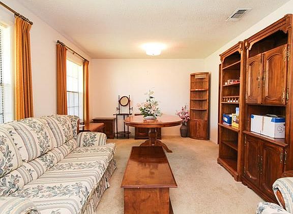 2nd image of 205 Parkway Dr