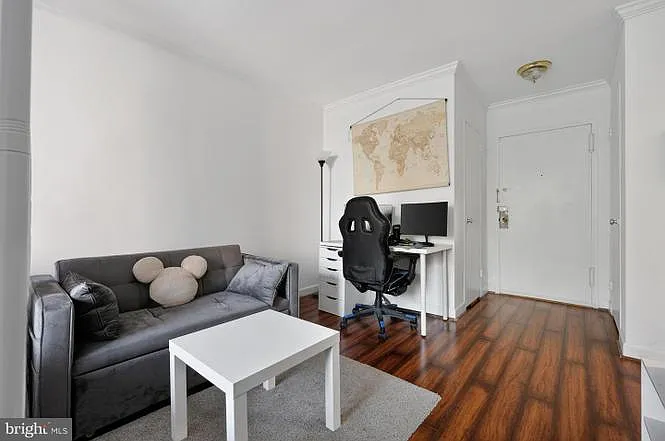 Studio, 367 sqft, $1,650 — Photo 4