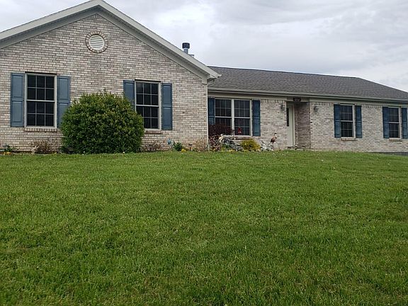 4th image of 393 McIntosh Dr