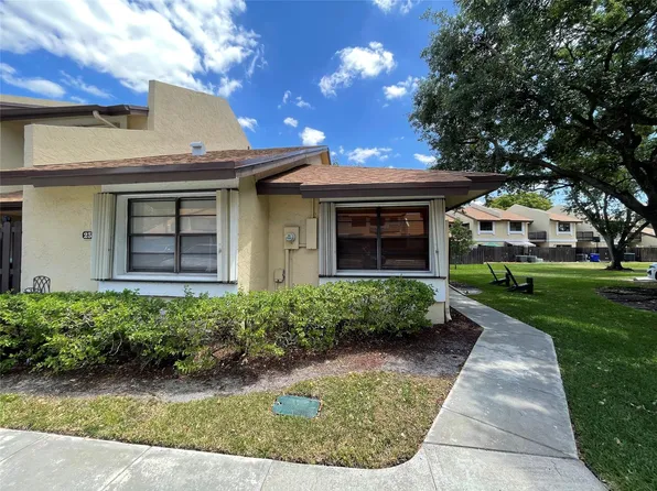 251 SW 97th Avenue, Pembroke Pines, FL 33025