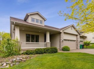 7072 Lynwood Ct, Johnston, IA 50131
