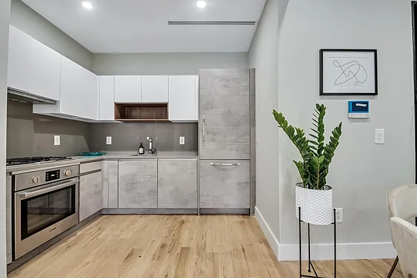 Sold by Avenues Real Estate | media 17