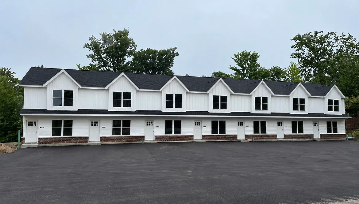 2 bed, 1.5 bath, 1000 sqft, $1,300 — Photo 1