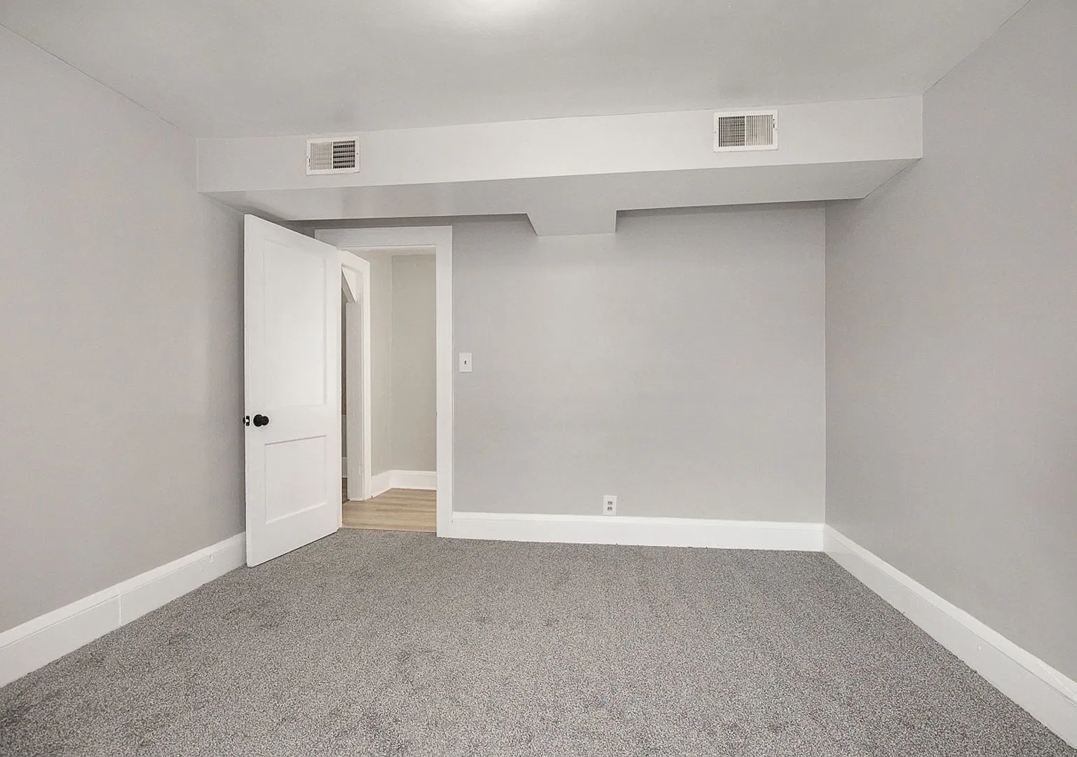 3850 W 18th St — Photo 2