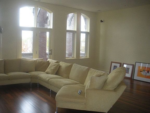2nd image of 1951 W Cortland St #4