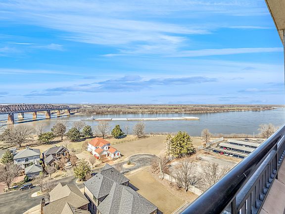 4th image of 717 Riverside Dr #1205