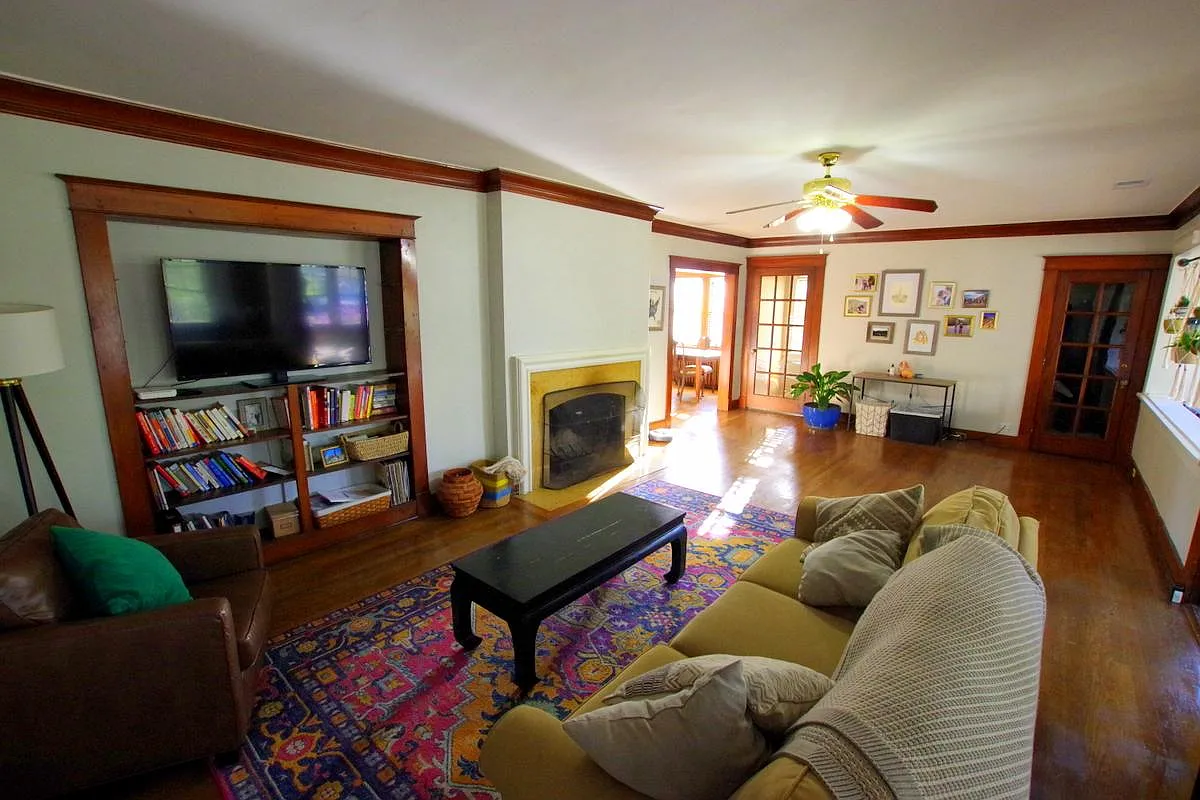 2 bed, 2000 sqft, $1,600 — Photo 2