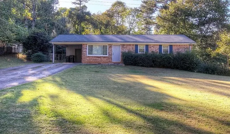 3 bed, 1.5 bath, 1256 sqft, $2,350 — Photo 1