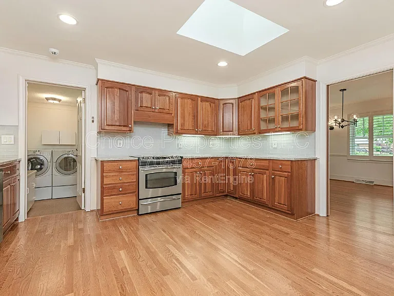 421 Blairmore Dr — Photo 8