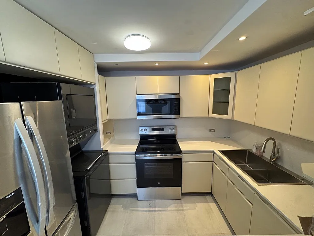 2 bed, 2.0 bath, 860 sqft, $2,500 — Photo 3