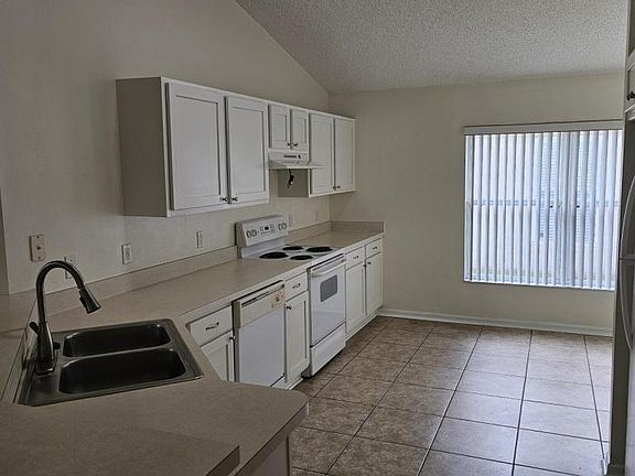3rd image of 2410 Stratford Pointe Dr W