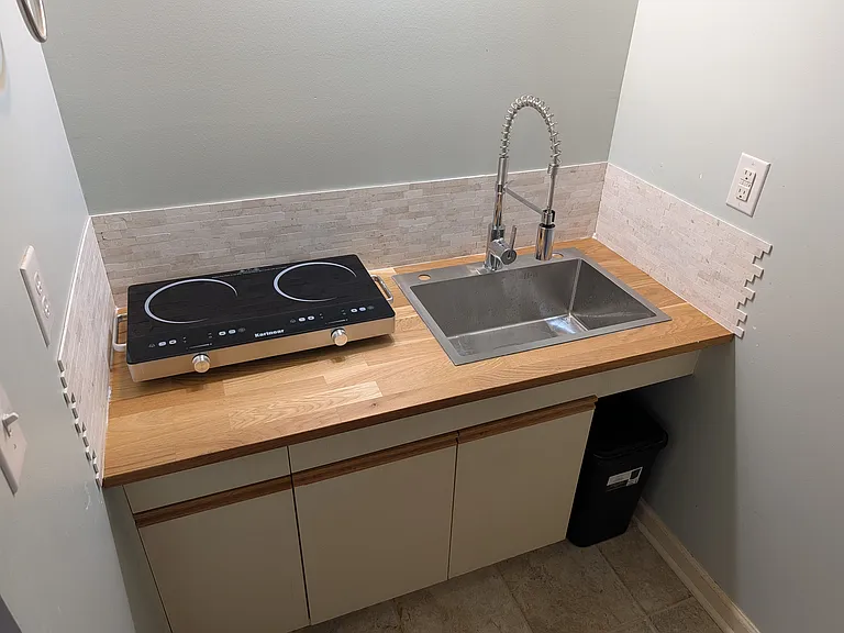 Kitchenette adjoining office/second bedroom