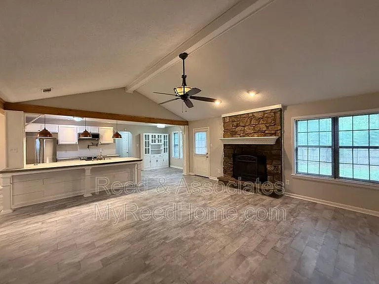 3040 Delvan Cv — Photo 2
