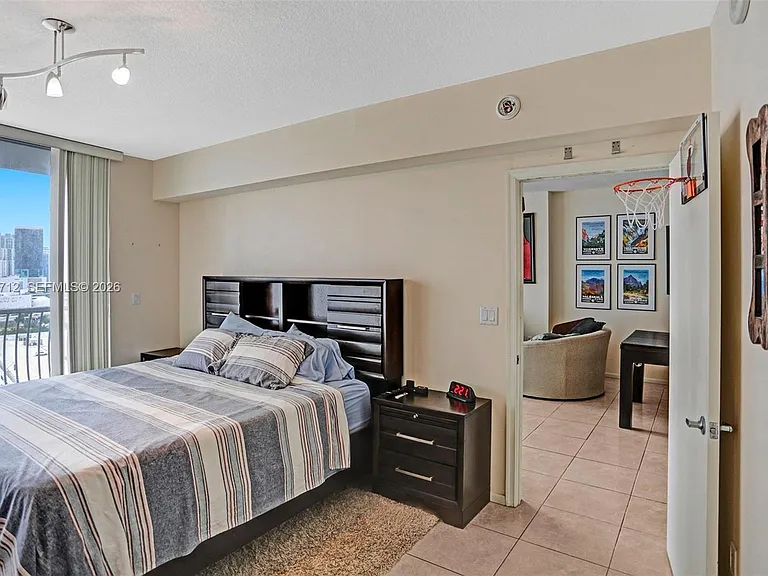 1750 N Bayshore Dr #2206 — Photo 23