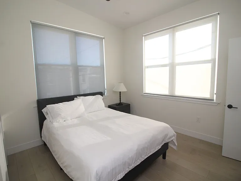 Modern and Sleek 611 S Fagley Street Apartments! — Photo 40