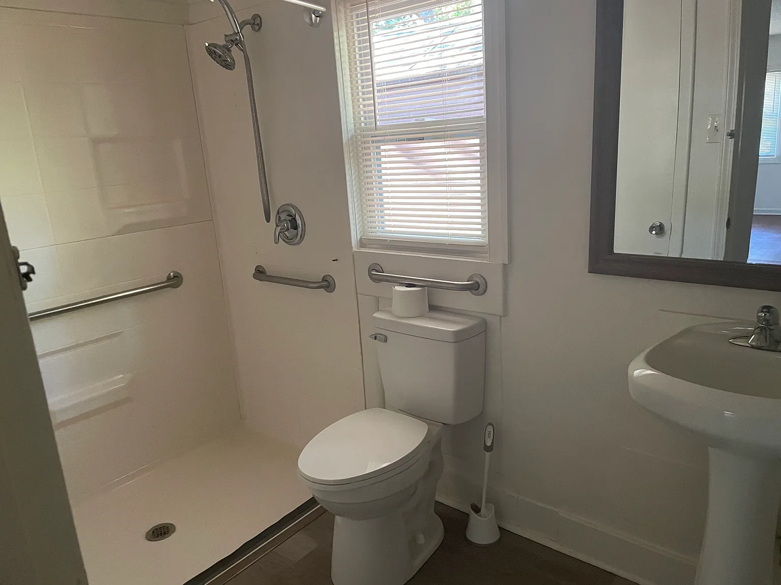 2 bed, 960 sqft, $1,570 — Photo 3