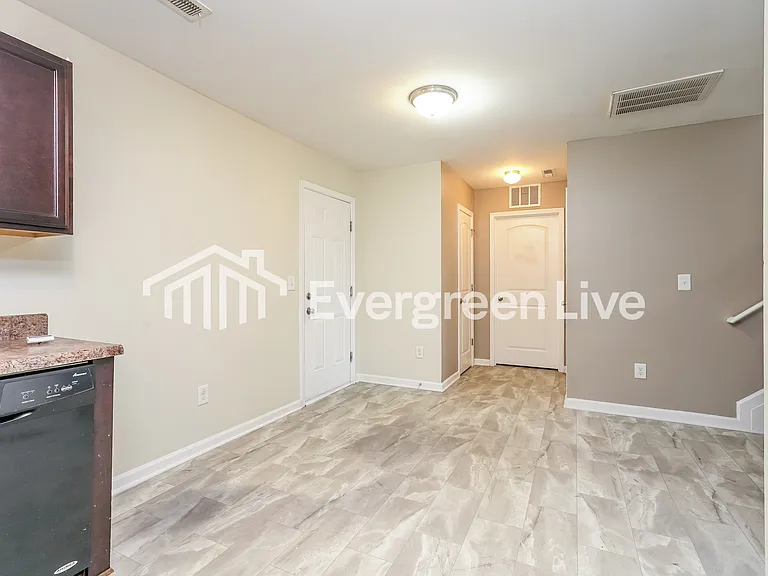 364 Kendall Dr — Photo 4