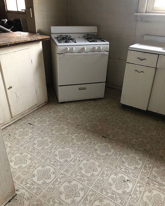 2nd image of 920 Tilden St