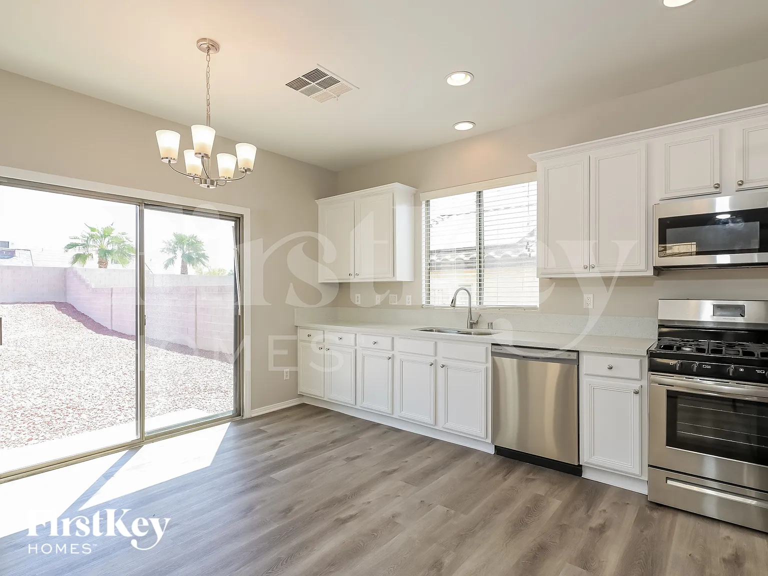5 bed, 2.5 bath, 2122 sqft, $2,200 — Photo 4