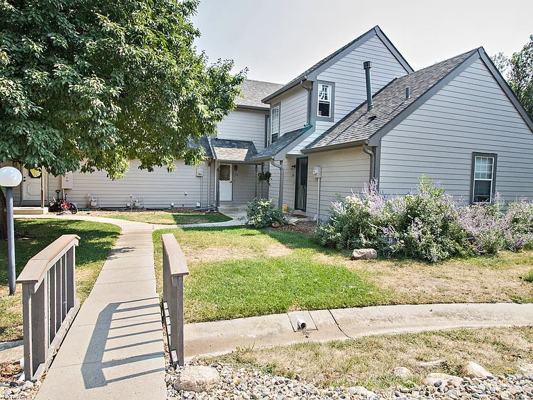 316 Cobblestone Dr — Photo 2