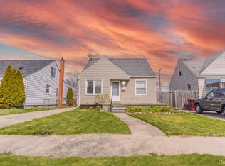 8115 Standard Ave, Center Line, MI 48015