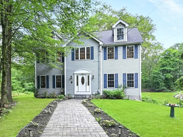 244 North St, Upton, MA 01568