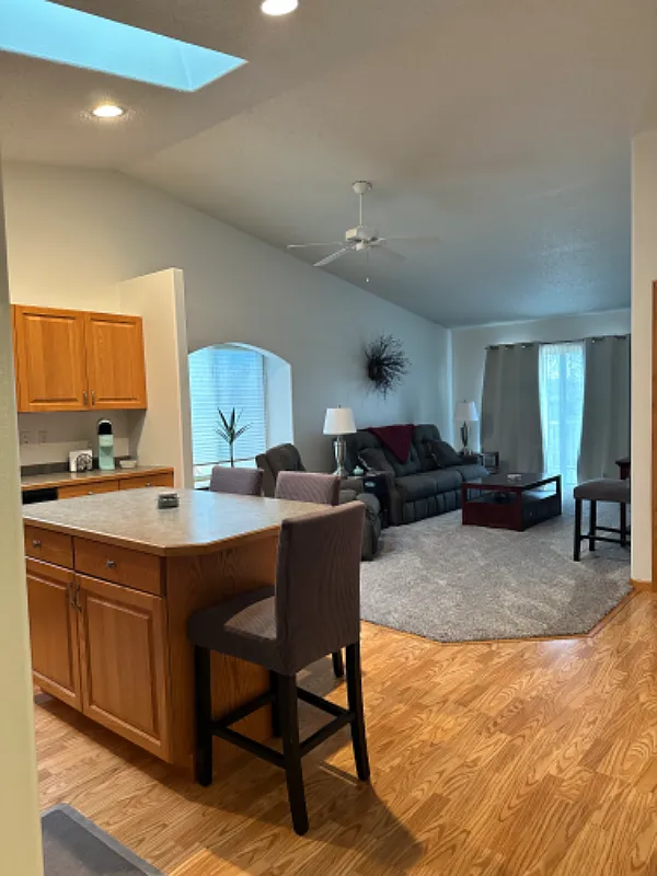 Fully Furnished, Utilities Included, 3 BR, 2 BA Eagle Run Twinhome — Photo 3