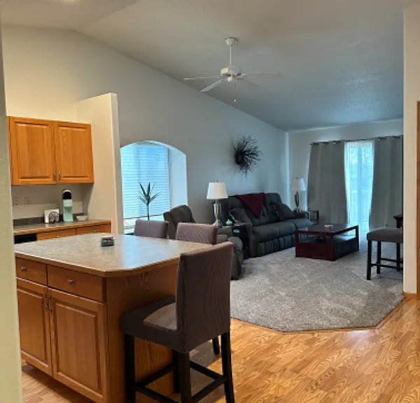 1058 Parkway Dr — Photo 3