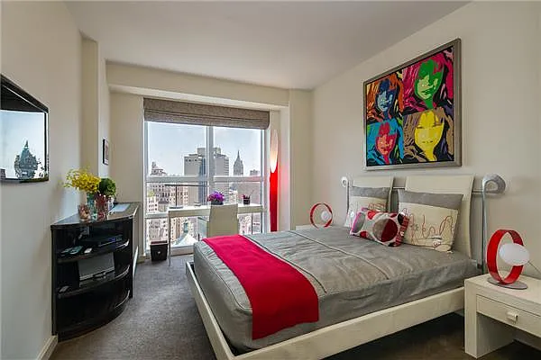 Sold by Macklowe Investment Properties | media 18