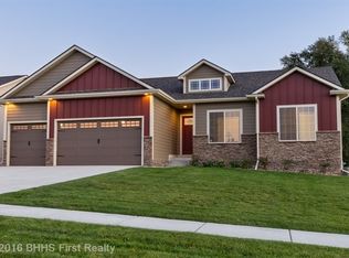6156 Acadia Dr, West Des Moines, IA 50266