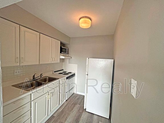 2nd image of 2727 Hampton Ave APT 304