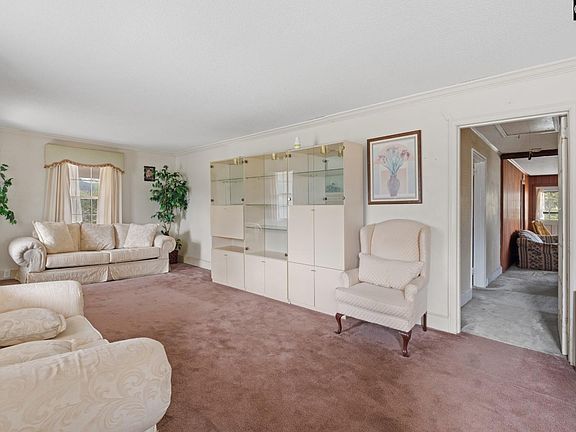 4th image of 212 Ridge St