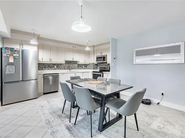 25 Four Winds Dr #405, Toronto, ON M3J 1K8