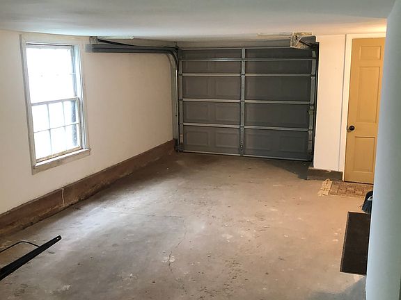 3rd image of 52 Orchard Dr NW