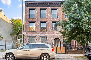 384 Kosciuszko Street in Stuyvesant Heights