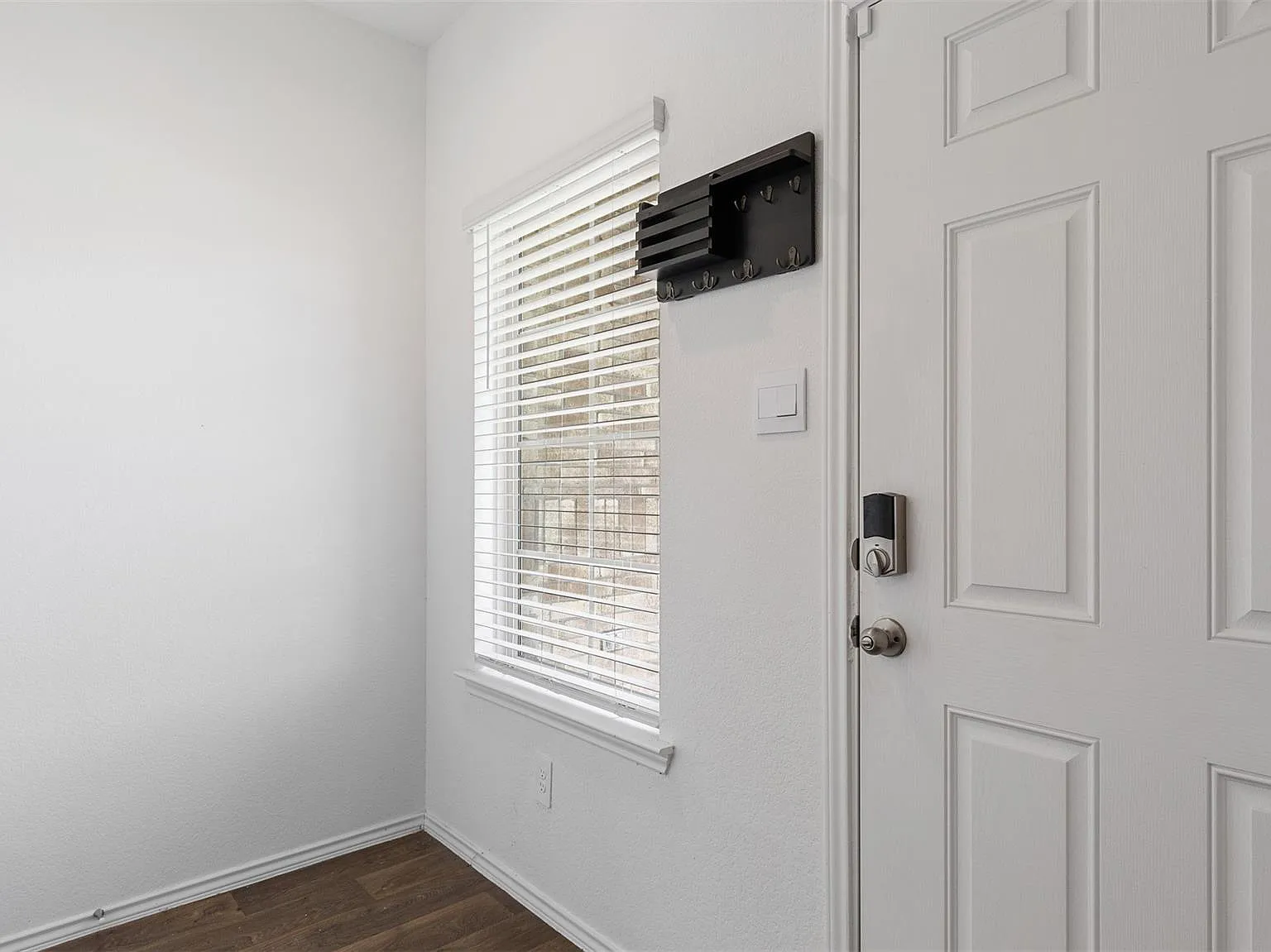 4 bed, 2.5 bath, 2049 sqft, $2,100 — Photo 4