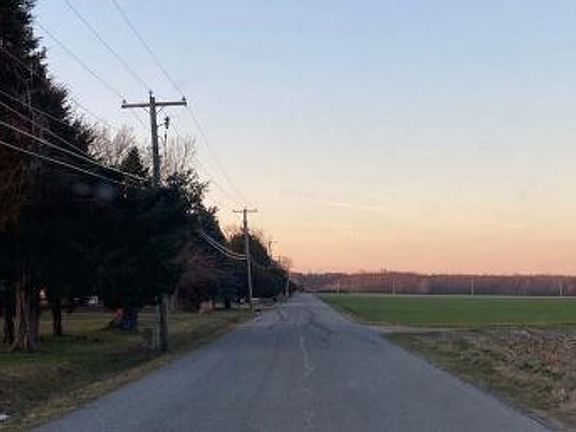 Exterior Neighborhood (street photo)